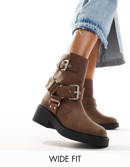ASOS DESIGN Wide Fit – Aim – Brązowe botki do kostki typu biker z uprzężą