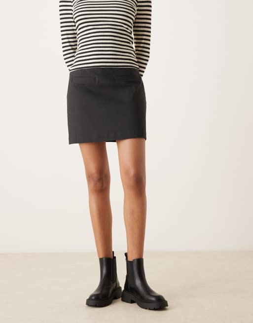 ASOS DESIGN Wide Fit Alford chunky flat chelsea boots in black, 2 of 4
