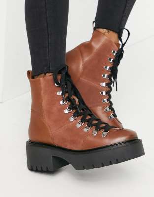 wide fitting hiking boots