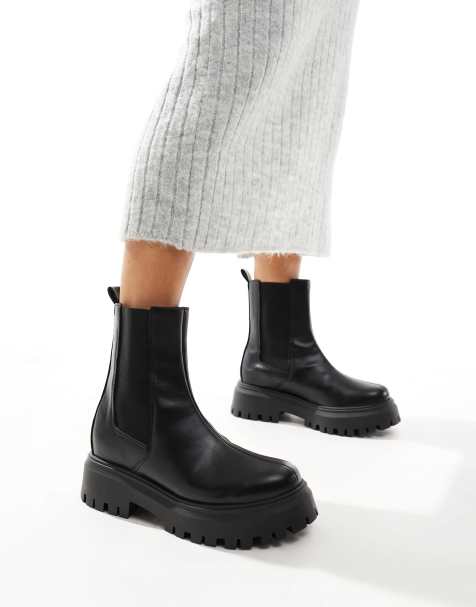 ASOS DESIGN Wide Fit Amber chunky chelsea boots in black - view 1