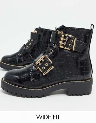 asos design -  Wide Fit – Aubrey – Wanderstiefel zum Schnüren in Kroko-Schwarz