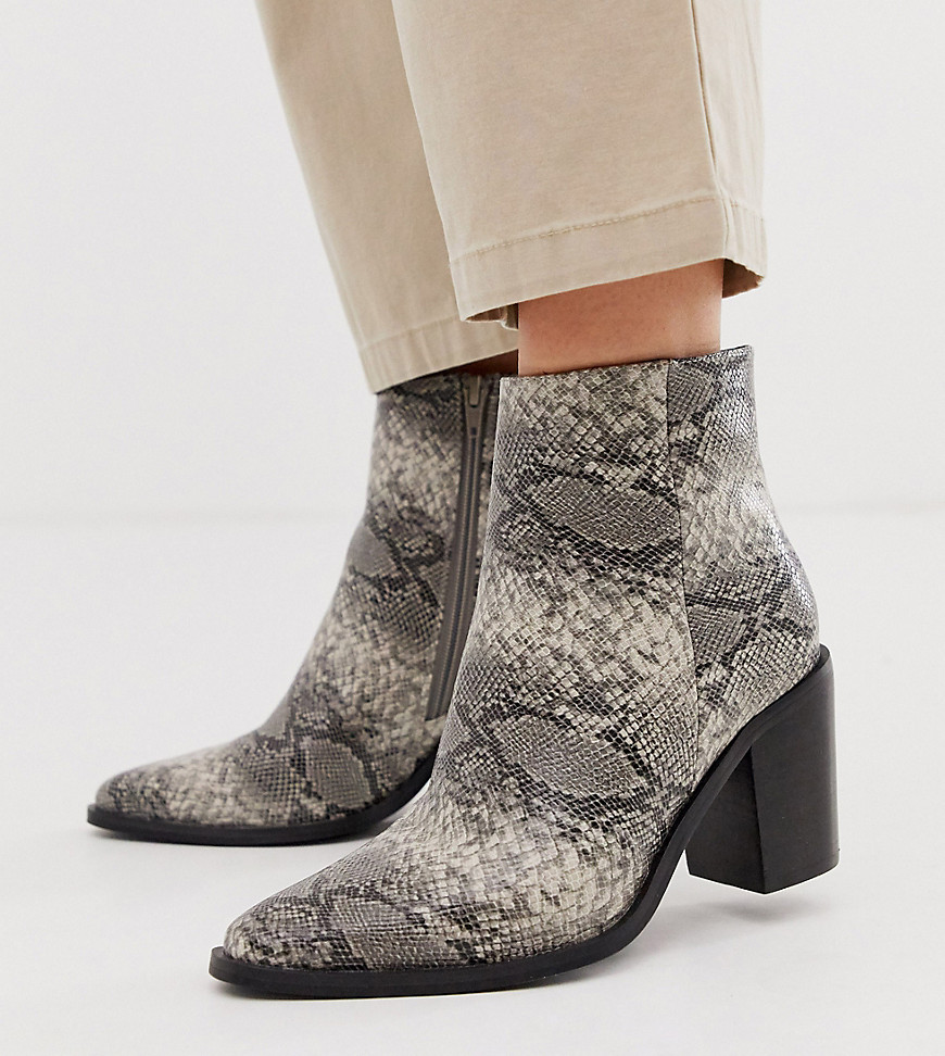 ASOS DESIGN Wide Fit Bluebell clean western boots in grey snake
