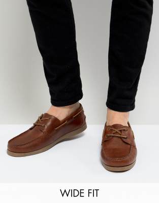 wide boat shoes