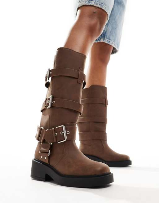 ASOS DESIGN Wide Fit Captain Bottes hauteur genou style motard a boucles multiples Marron ASOS