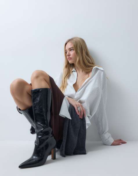ASOS DESIGN Wide Fit charmante kniehohe Stiefel mit Absatz in Schwarz - view 1