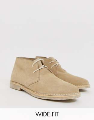 ASOS DESIGN Wide Fit desert chukka boots in stone suede-Neutral