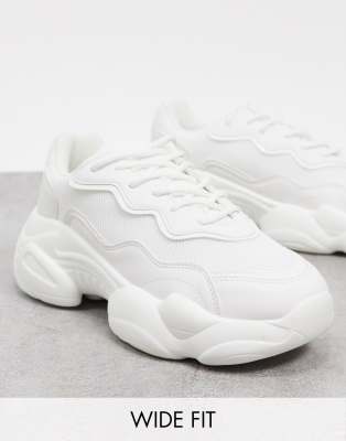 white chunky trainers nike