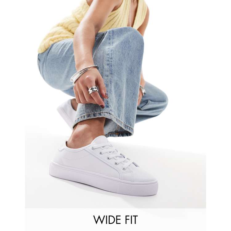 En del Ulv i fåretøj cement ASOS DESIGN Wide Fit Dizzy lace up sneakers in white | ASOS