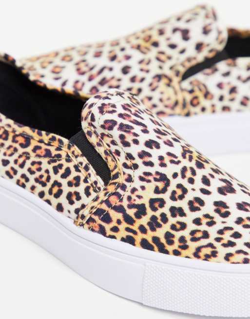 ASOS DESIGN Wide Fit – Dotty – Leinenschuhe zum Hineinschlüpfen mit Leopardenmuster, 3 von 4