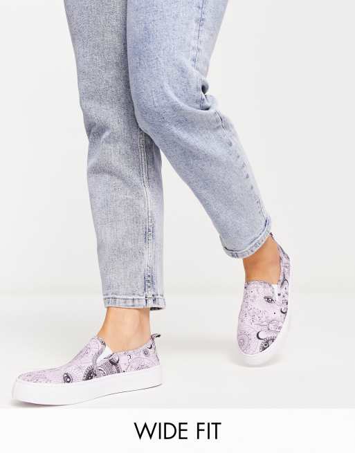 Wide canvas cheap slip on shoes