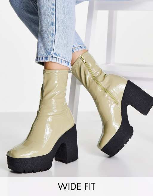 ASOS DESIGN Wide Fit – Elena – Buty z elastyczną cholewką na wysokim obcasie w kolorze szałwii