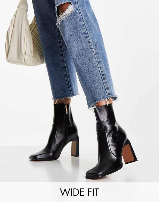 ASOS DESIGN Wide Fit - Embrace - Sorte læderstøvler med høj hæl og firkantet tå