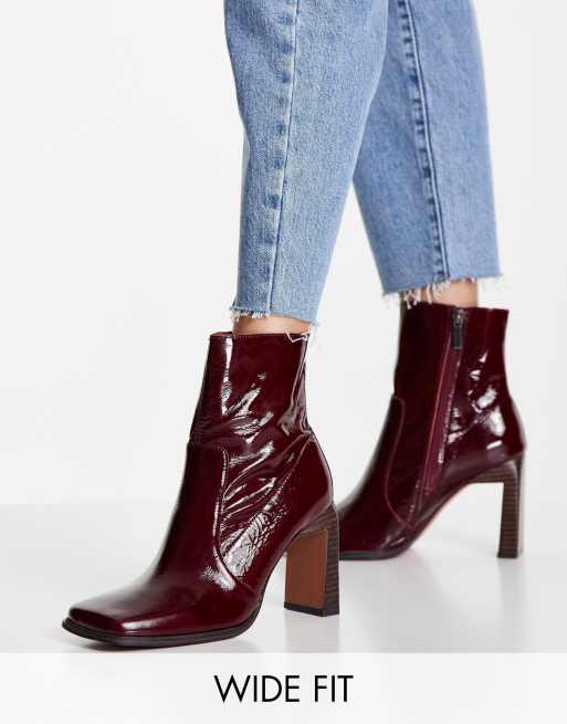 ASOS DESIGN Wide Fit – Embrace – Vinröda boots i läder med fyrkantig tå och hög klack