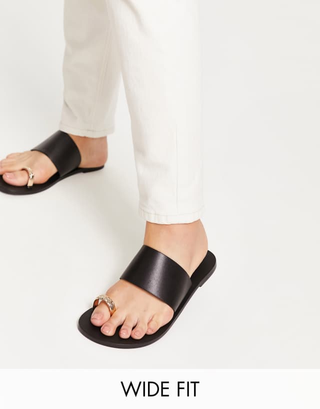 ASOS DESIGN Wide Fit Fabian leather toe loop flat sandals in black