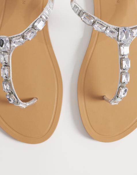 ASOS DESIGN Wide Fit - Fairywings - Sølvfarvede flade sandaler med udsmykning - view 1