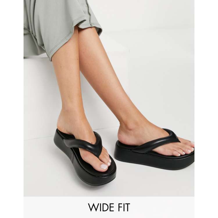 ASOS DESIGN Wide Fit Ferris chunky flip flop sandals in black