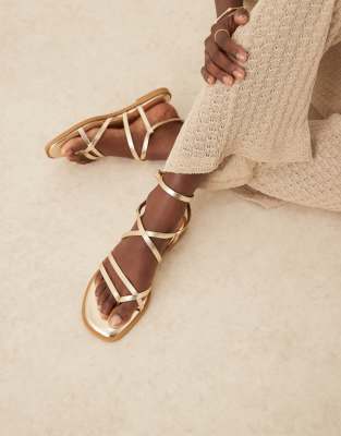 ASOS DESIGN Wide Fit - Fierce - Riemchen-Sandalen in Gold-Goldfarben