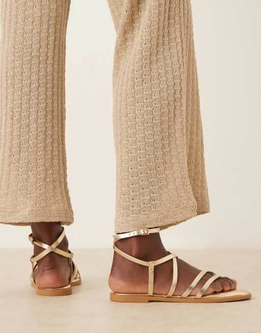 ASOS DESIGN Wide Fit – Fierce – Złote sandały z paseczkami, 3 z 4
