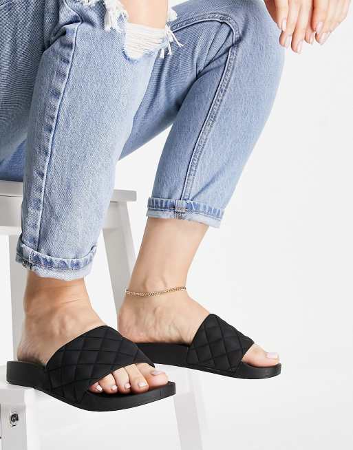 ASOS DESIGN Wide Fit – Flare – Czarne płaskie pikowane klapki, 2 z 4