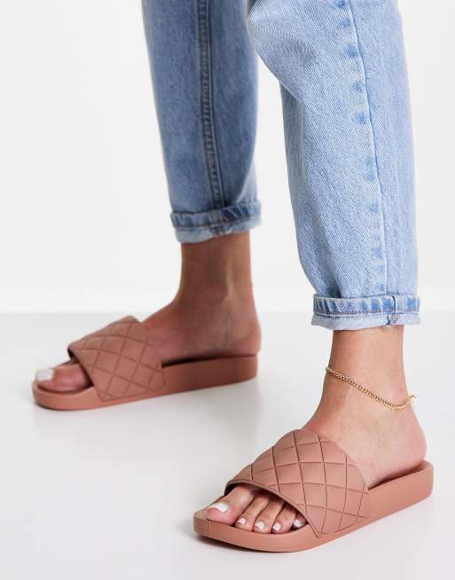 ASOS DESIGN Wide Fit Flare quilted sliders in beige, 2 of 4