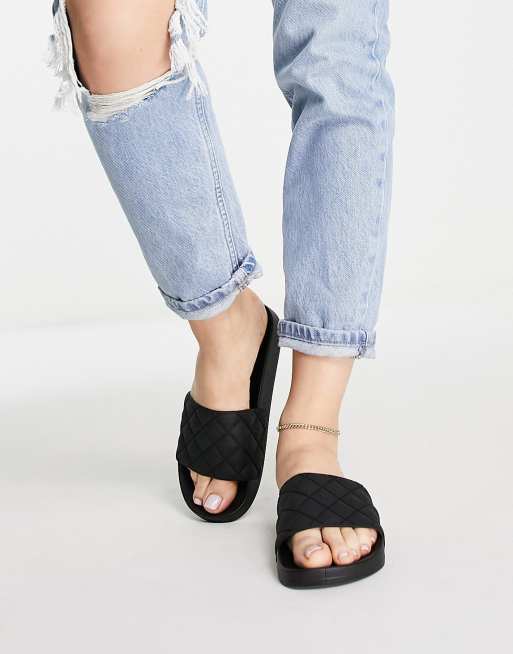 ASOS DESIGN Wide Fit – Flare – Svarta, quiltade tofflor, 3 av 4