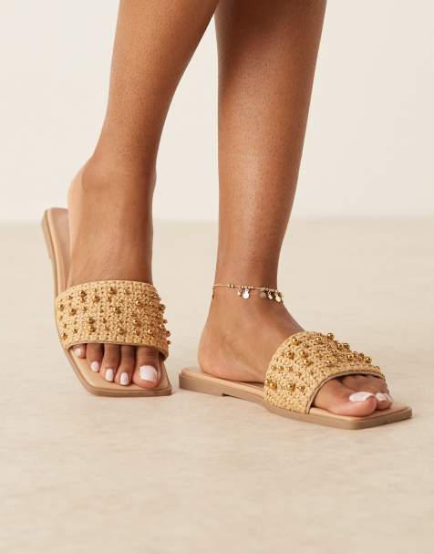 ASOS DESIGN Wide Fit – Flavia – Flache Espadrilles-Sandalen in Natur/Gold mit Perlenverzierung, weite Passform - view 1