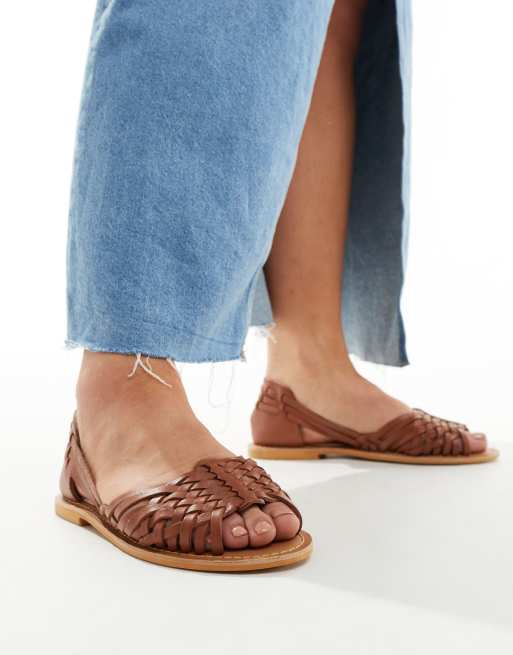 ASOS DESIGN Wide Fit Francis Flache Ledersandalen im Webdesign in Hellbraun weite Passform ASOS