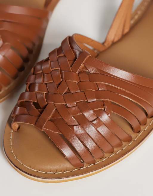 ASOS DESIGN Wide Fit – Fray – Flache Ledersandalen im Webdesign in Hellbraun, weite Passform, 3 von 4