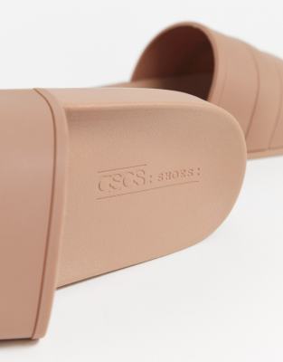 wide fit pool sliders
