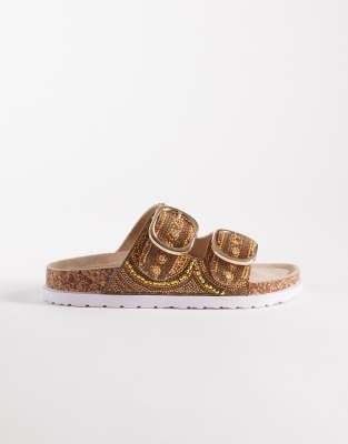 ASOS DESIGN Wide Fit - Frost - Sandalen in Gold mit Doppelriemen und Perlenbesatz, weite Passform-Goldfarben