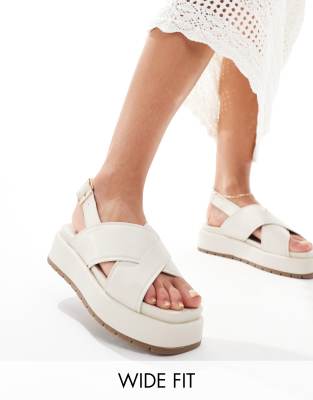 ASOS DESIGN Wide Fit - Frosty - Zweiteilige Sandalen in Wollweiß mit dicker Sohle-Neutral