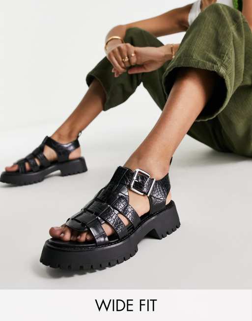 ASOS DESIGN Wide Fit Ferris chunky flip flop sandals in black, ASOS