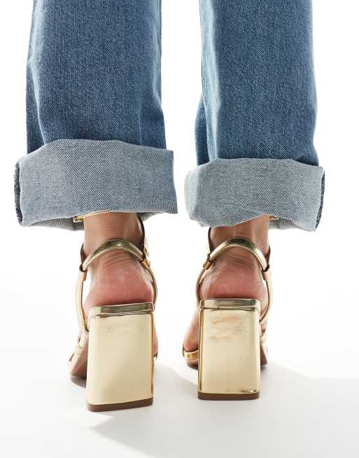 ASOS DESIGN Wide Fit - Hampstead - Sandali a pianta larga con tacco medio dorati, 3 di 4