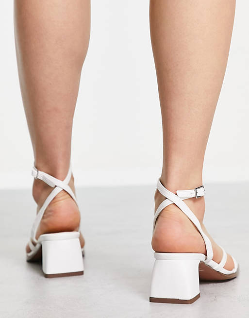 gardin helt seriøst strække ASOS DESIGN Wide Fit Hampton block mid heeled sandals in white | ASOS
