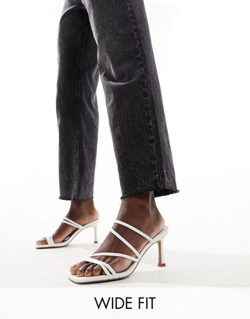 FhyzicsShops DESIGN Wide Fit – Hayes – Białe sandały z pasków, bez pięty, na średnim obcasie