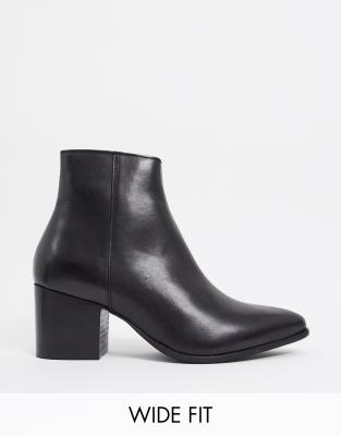 ASOS DESIGN Wide Fit heeled chelsea boots with pointed toe in black ...