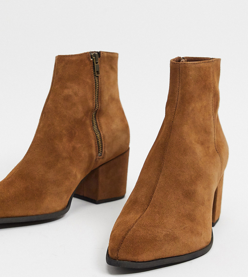 ASOS DESIGN Wide Fit heeled chelsea boots with pointed toe in tan suede with tan sole-Brown