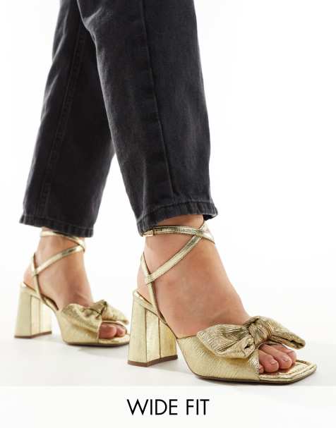 ASOS DESIGN Wide Fit – Hitched – Złote sandały na średnim obcasie klockowym z kokardą - view 1