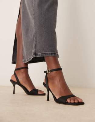 ASOS DESIGN Wide Fit - Hollow - Filigrane Sandaletten mit Absatz in Schwarz, weite Passform