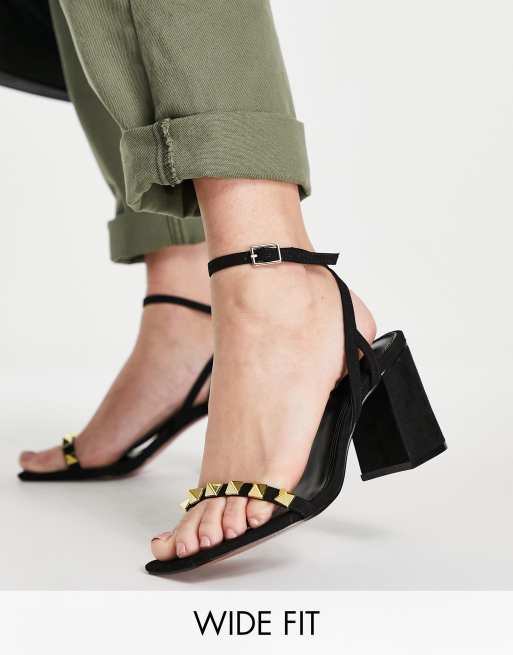 ASOS DESIGN Wide Fit – Holt – Czarne sandały na średnim obcasie z ćwiekami 