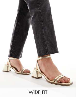 ASOS Design Wide Fit - Honeydew - Sandalen in Gold mit mittelhohem Blockabsatz, weite Passform-Goldfarben