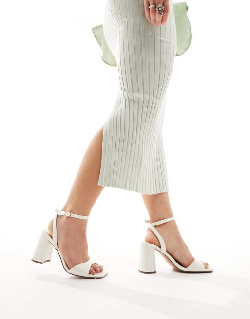 ASOS DESIGN Wide Fit - Hotel - Elfenbenshvide barely there-sandaler med blokhæl, 3 af 4