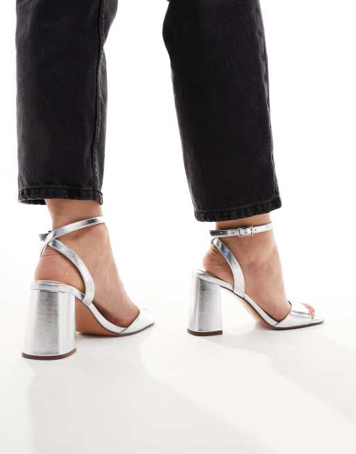 ASOS DESIGN Wide Fit - Hotel - Sølvfarvede barely there-sandaler med blokhæl, 3 af 4