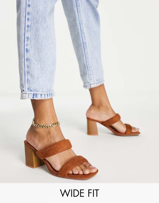 ASOS DESIGN Wide Fit – Hyatt – Gepolsterte Mules in Hellbraun mit mittelhohem Absatz, weite Passform 