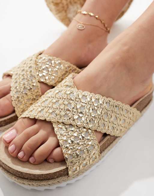ASOS DESIGN - Wide Fit - Jessica - Guldfarvede vævede mule-espadrillesandaler med krydsende remme, 2 af 4