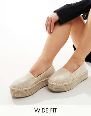 ASOS DESIGN Wide Fit - Journal - Espadrilles in Cremeweiß mit flacher Plateausohle, weite Passform