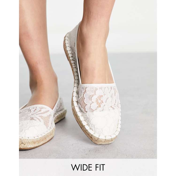 ASOS DESIGN Wide Fit Joy Espadrilles bout renforc en dentelle Blanc