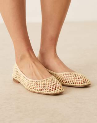 ASOS DESIGN Wide Fit - Lagoon - Ballerinas in Buttermilchgelb mit Webmuster, breite Passform