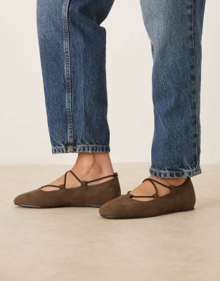 ASOS DESIGN Wide Fit - Lagos - Ballerinas aus Wildlederimitat in Olivgrün mit elastischen Details