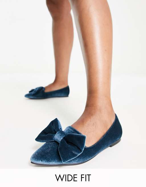 Puno Ekstrem fattigdom Historiker ASOS DESIGN Wide Fit Lake bow pointed ballet flats in blue velvet | ASOS